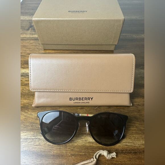 NWB Burberry Nova Check Arm Sunglasses Adjustable Nose Unisex - Picture 1 of 10